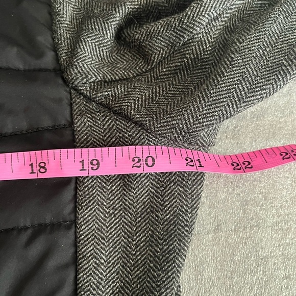 [L]Helly Hansen Women Astra Insulated Jacket Herringbone Pattern thumb hole - Picture 6 of 10
